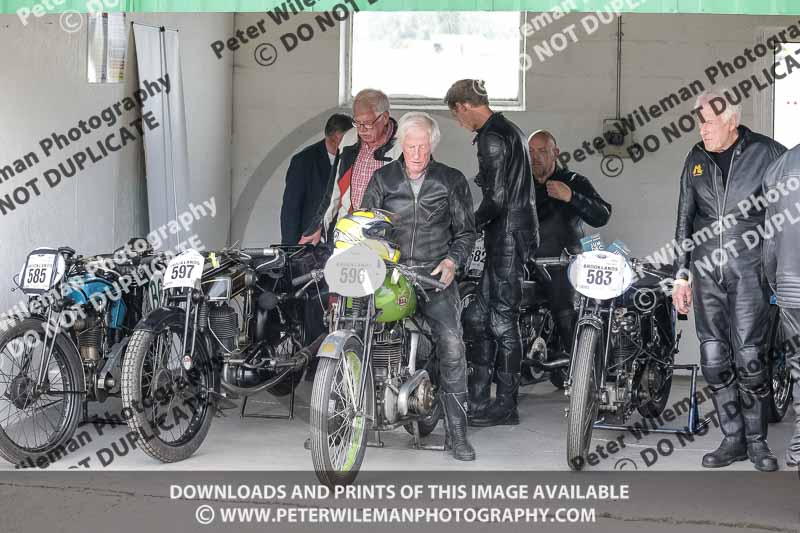 Vintage motorcycle club;eventdigitalimages;mallory park;mallory park trackday photographs;no limits trackdays;peter wileman photography;trackday digital images;trackday photos;vmcc festival 1000 bikes photographs